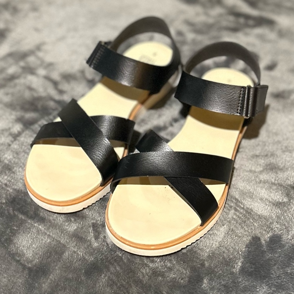 Time and Tru Black Leather Cross-Strap Sandals